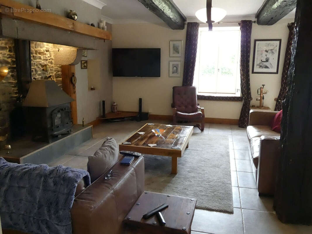 Maison à SAINT-QUENTIN-LES-CHARDONNETS