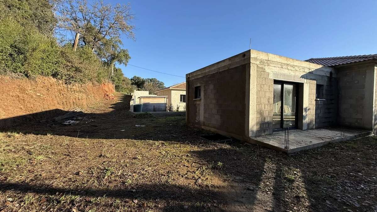 Maison à SANTA-LUCIA-DI-MORIANI