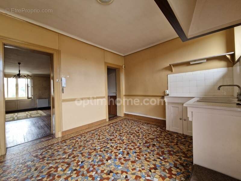 Maison de 220m² à MONNAIE (37), jusqu'à 7 chambres, possibilité de partie locative ou cabinet professionnel - photo 8
