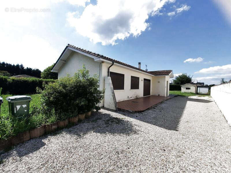 Maison à PAREMPUYRE