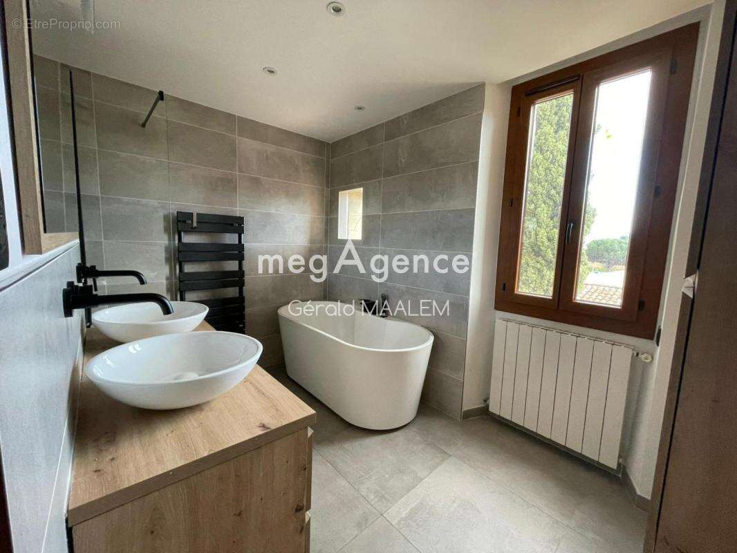 Maison à PLAN-DE-LA-TOUR