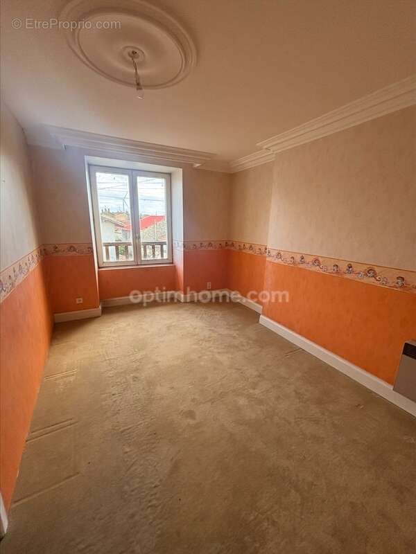 Maison familiale 120 m² à Xambes – 3 chambres, garage et cour intérieure – Secteur calme - photo 7