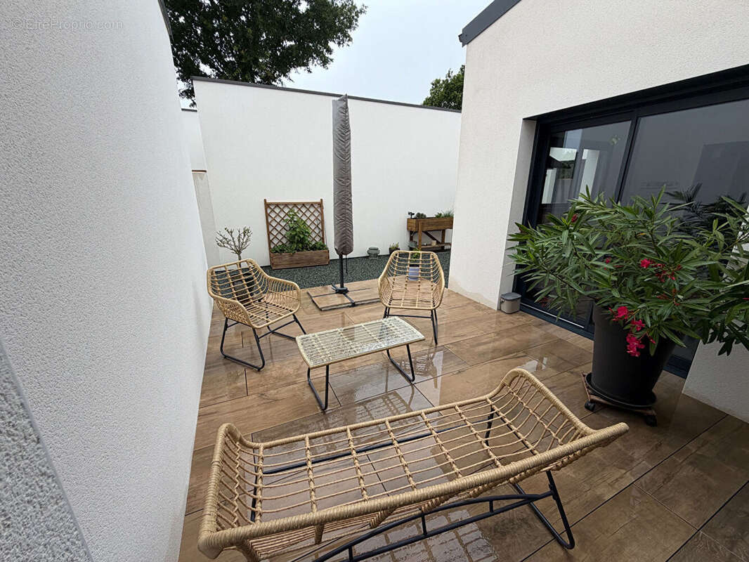 Maison à SAINT-MACAIRE-EN-MAUGES