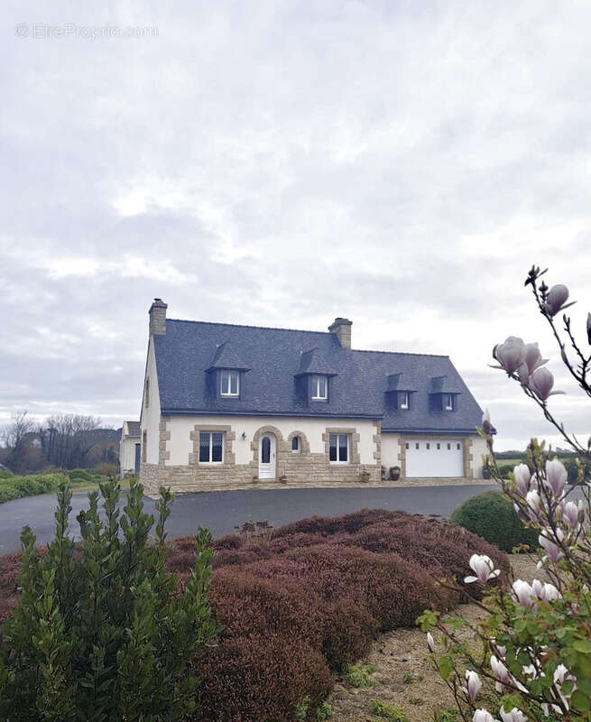 Maison à PLOUGRESCANT