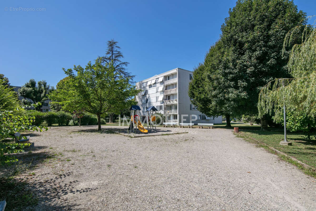 Appartement à SAINT-MARTIN-D'HERES