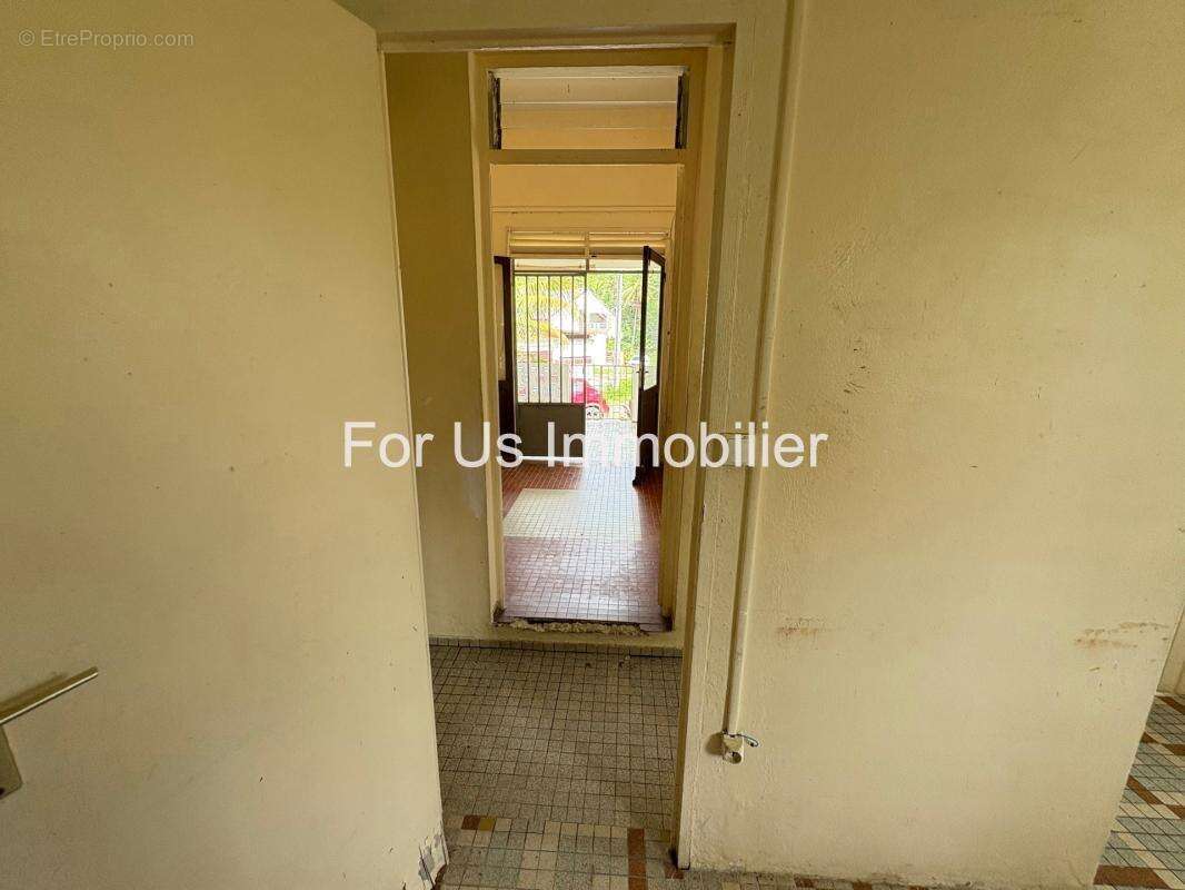 Maison à LES ABYMES