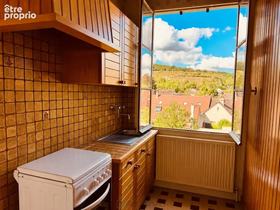 VÉTHEUIL  Maison individuelle avec jardin, garage et vue sur le village - photo 9