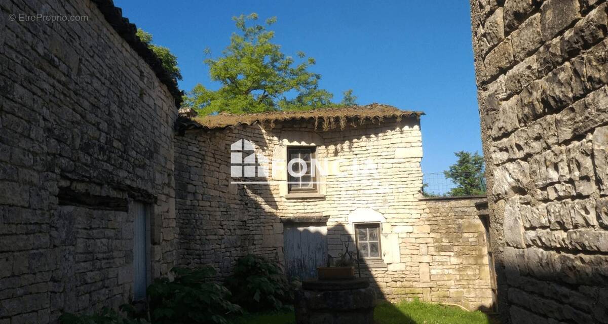Appartement à TUSSON