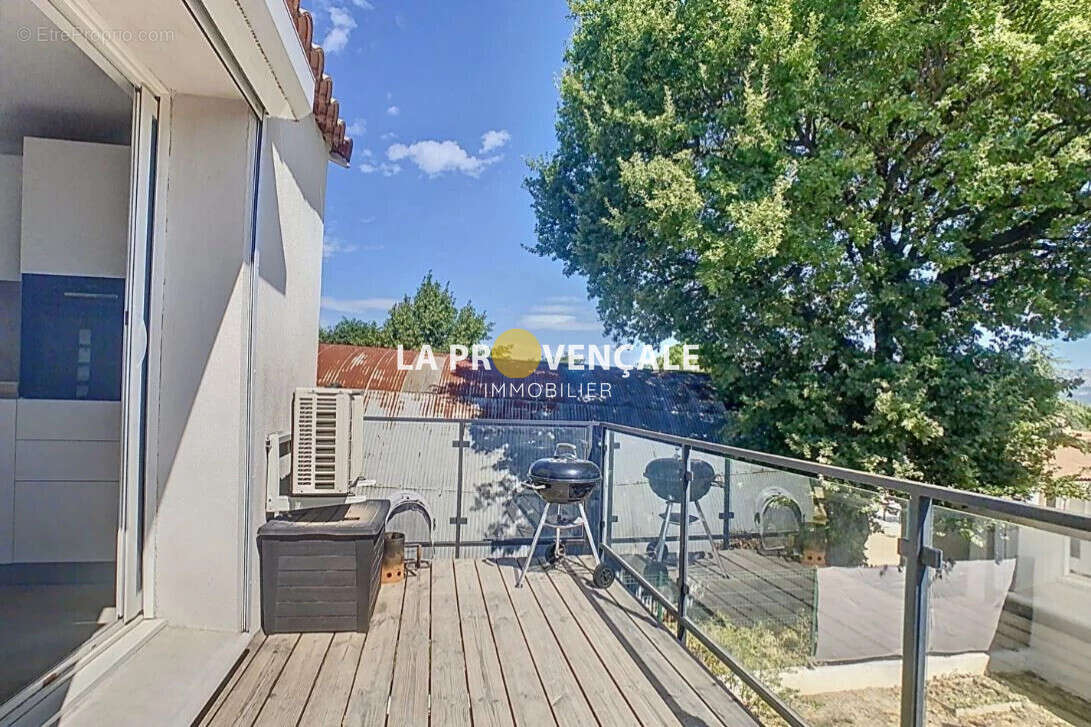 Appartement à GREASQUE