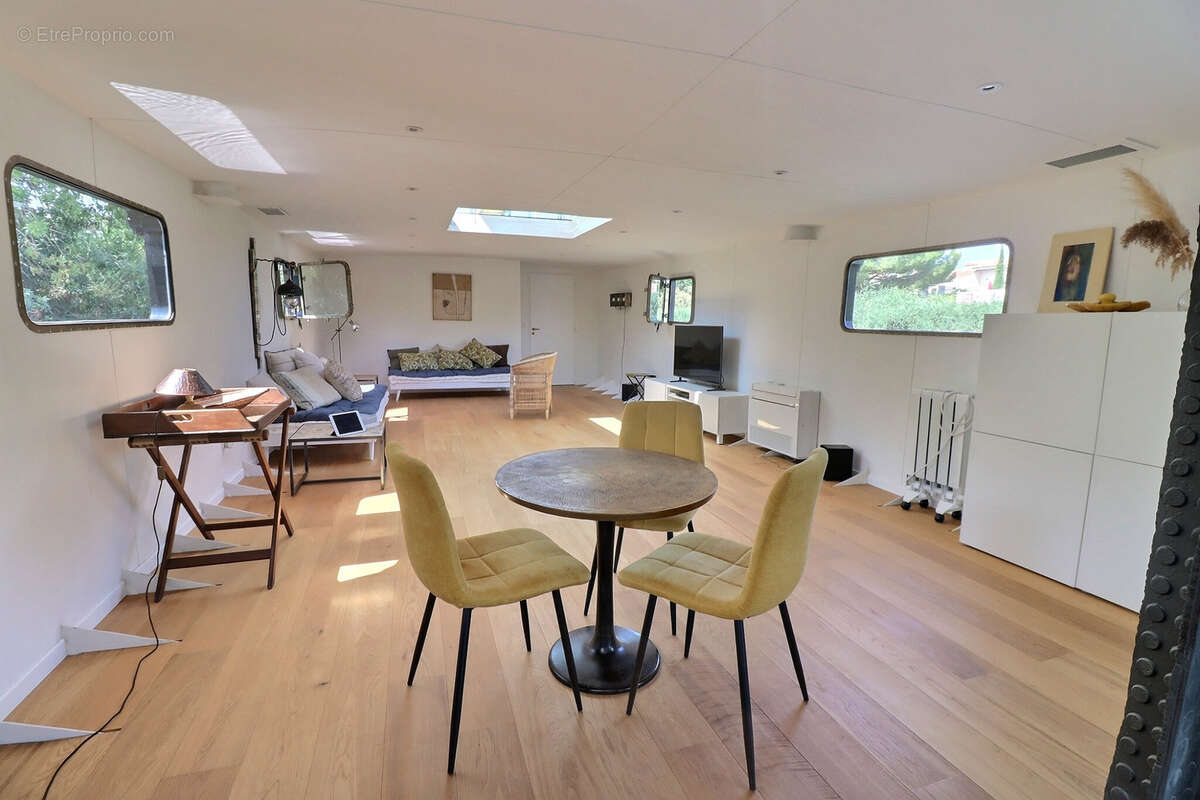 Autre à AIGUES-MORTES