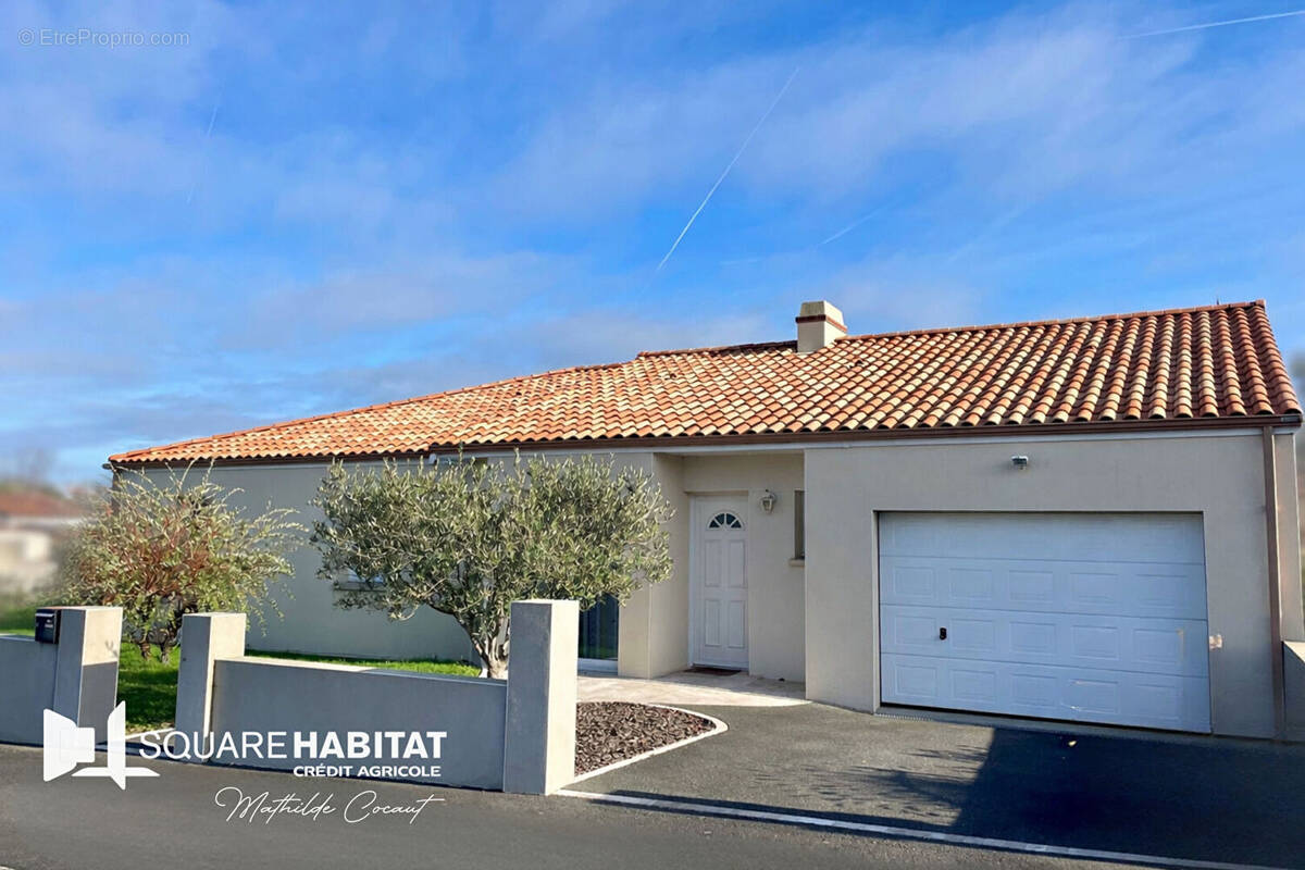 Maison à SAINT-MACAIRE-EN-MAUGES