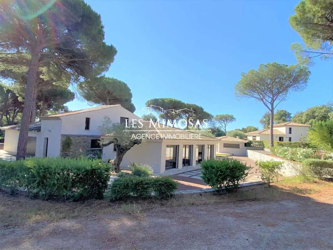 Maison à ROQUEBRUNE-SUR-ARGENS