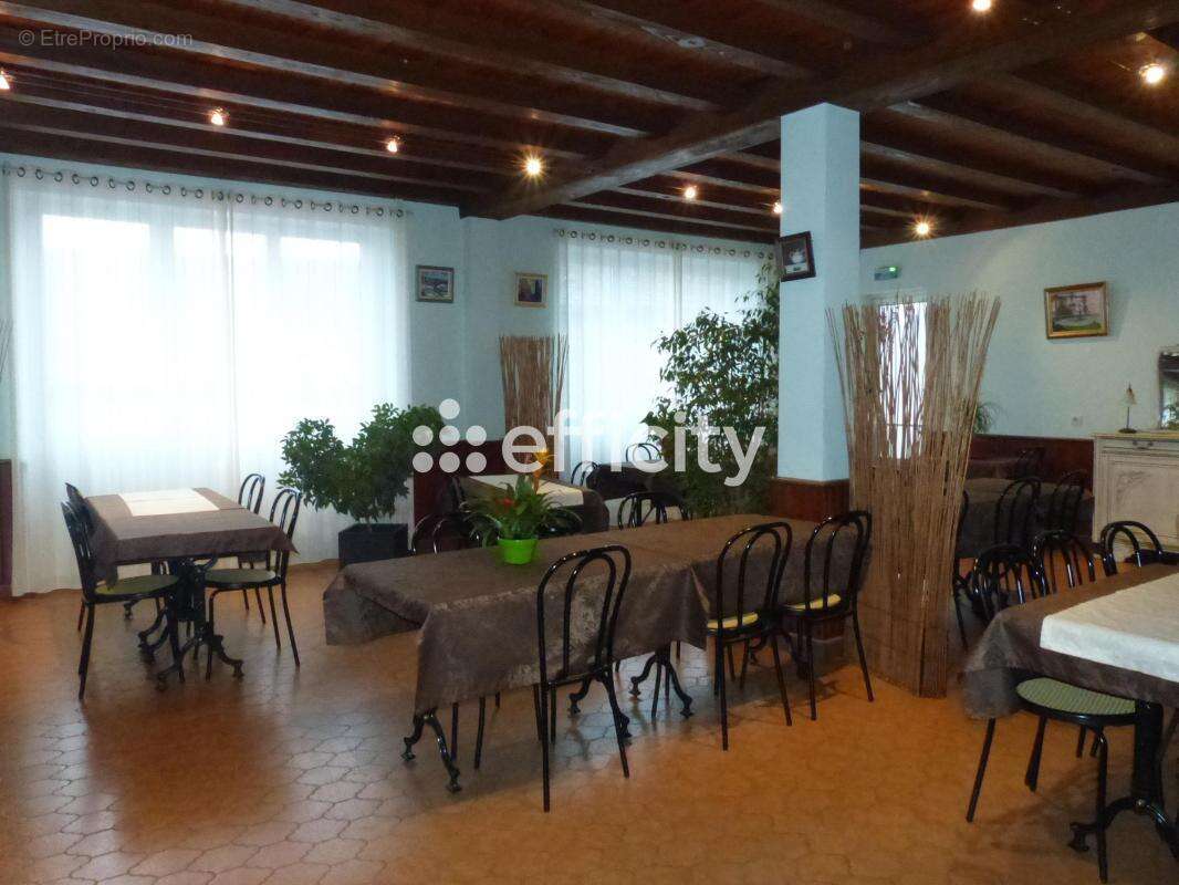 Commerce à LES MONTS-VERTS