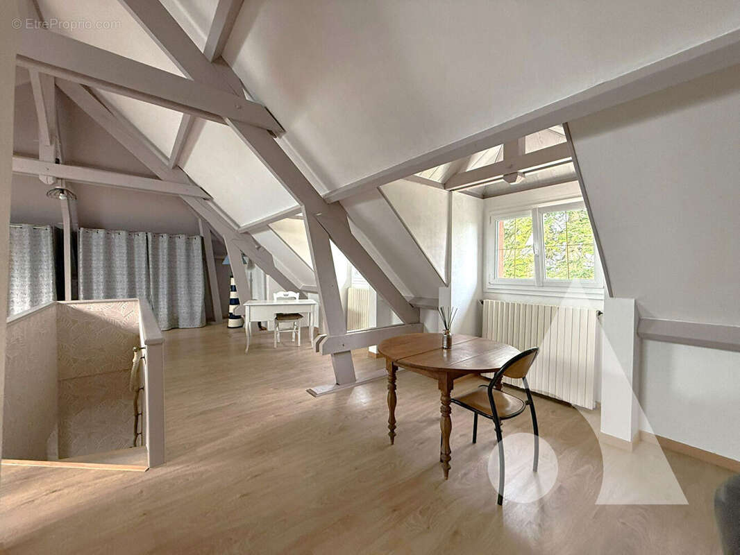 Maison à ESTREES-SAINT-DENIS