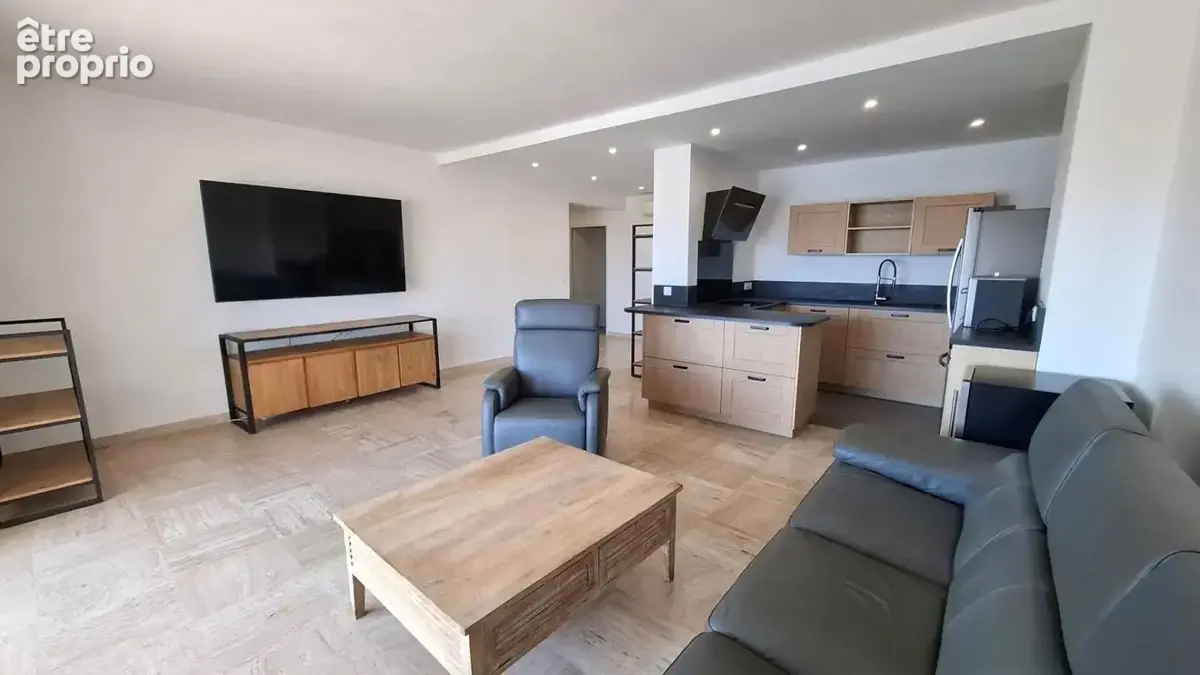 Appartement traversant avec vue mer panoramique  Port de Hyères - photo 4