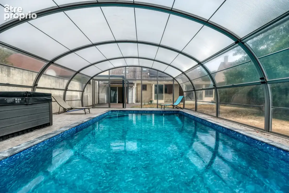 Maison 9 pieces - 5 chambes - bureau - piece de sport - terrain de 850m2 avec piscine. - photo 5