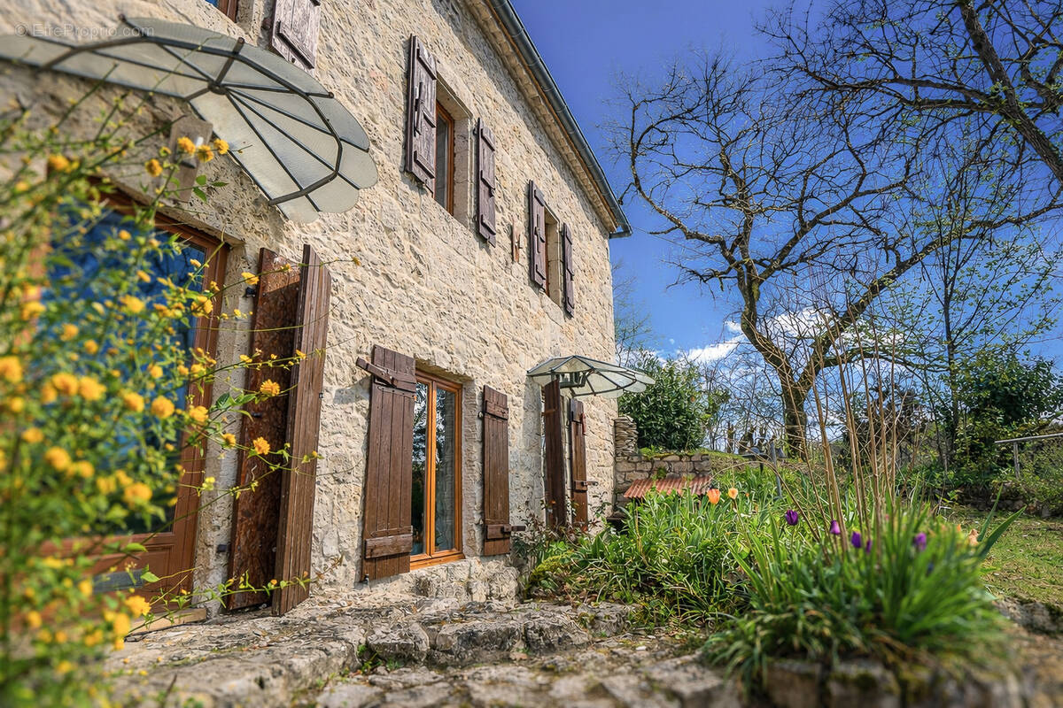 Maison à MONTAIGU-DE-QUERCY