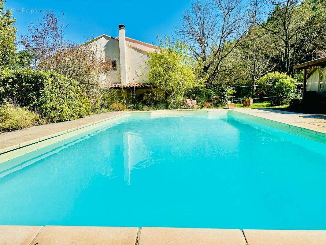 Maison à LE PUY-SAINTE-REPARADE