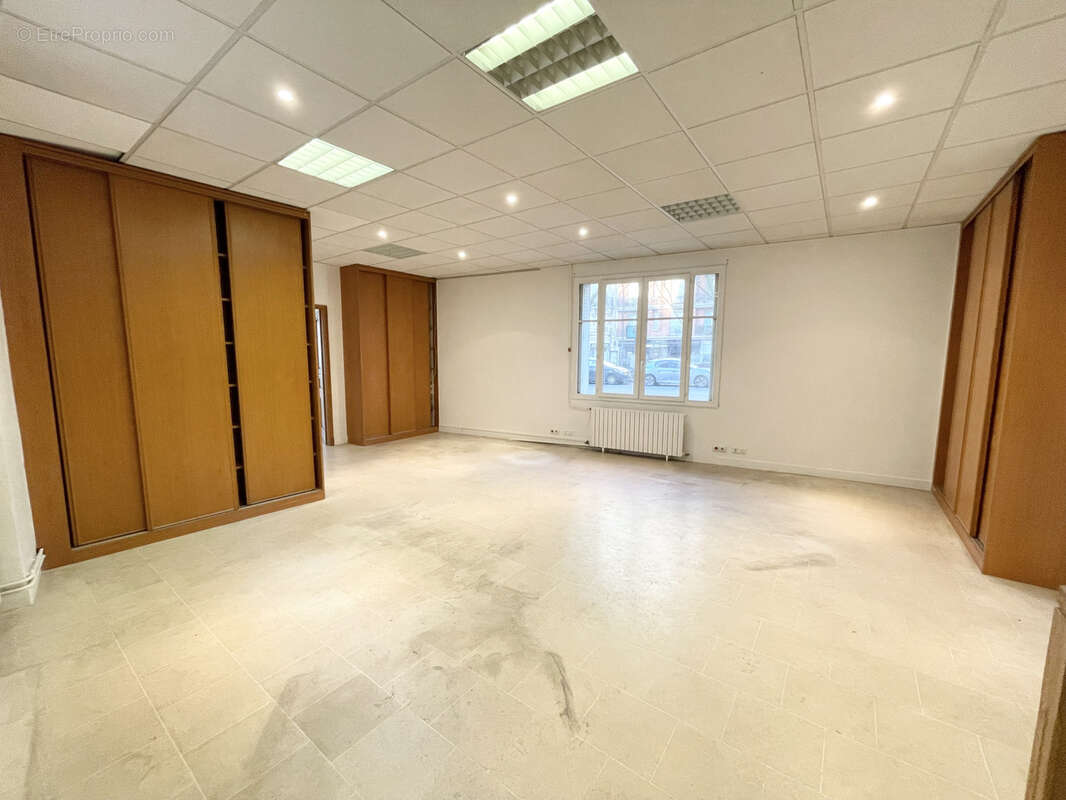 Commerce à PARIS-16E