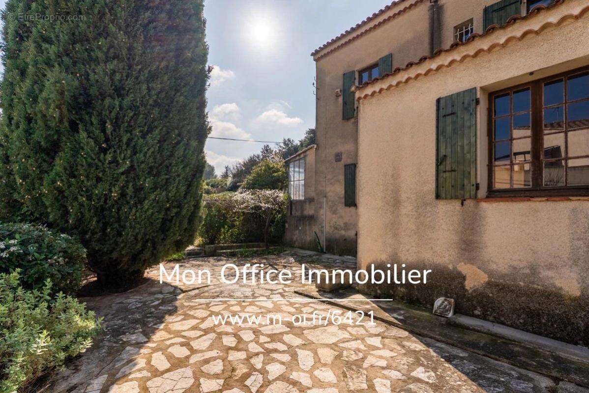 Maison à VELAUX