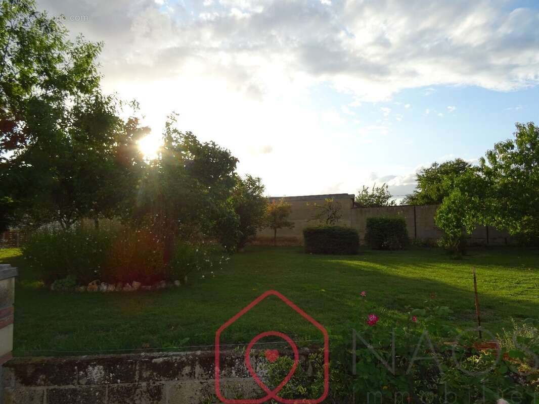 Terrain à AUBIGNY-SUR-NERE