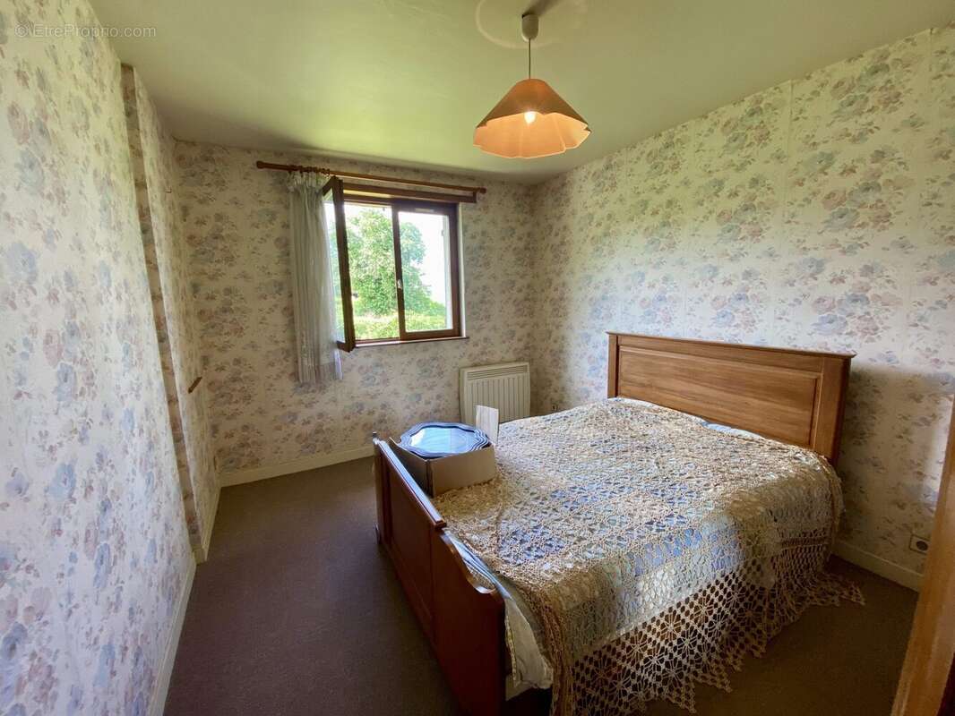 Chambre 1 RDC - Maison à CHEVRU