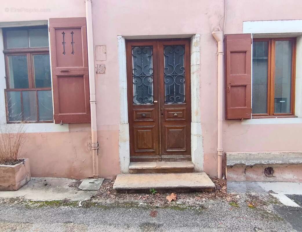 Maison à SAINT-GEOIRE-EN-VALDAINE