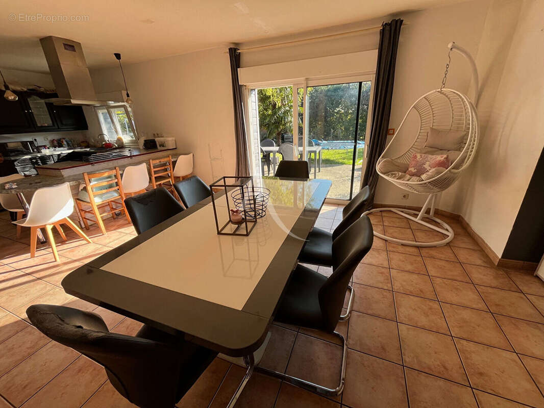 Maison à MONTIGNE-LE-BRILLANT