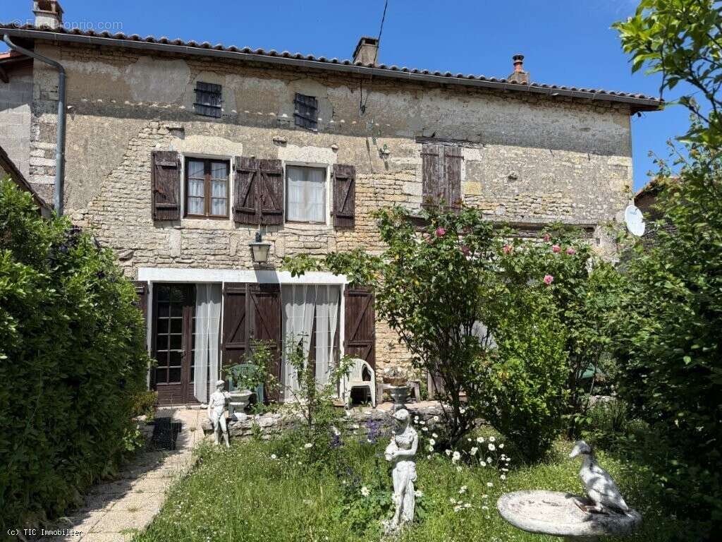 Maison à RUFFEC