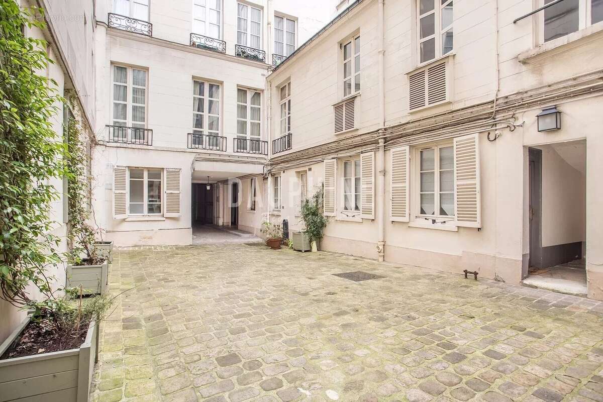 Appartement à PARIS-7E