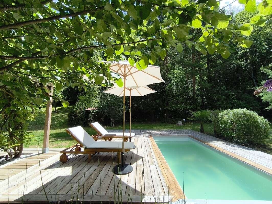 Maison 176 m² à Nesles-La-Vallee  - photo 8