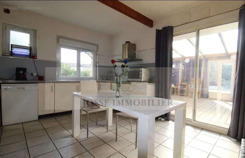Maison 156 m² à Saint-Georges-Du-Bois  - photo 10