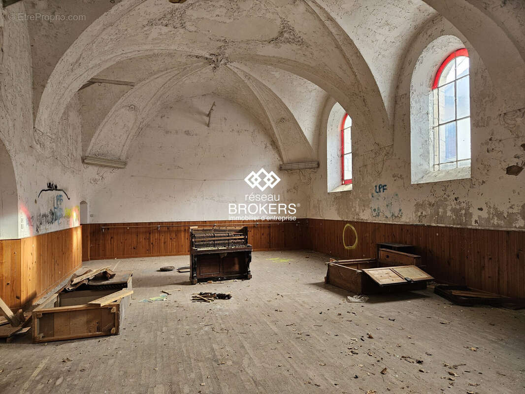 Commerce à SAINT-AMOUR