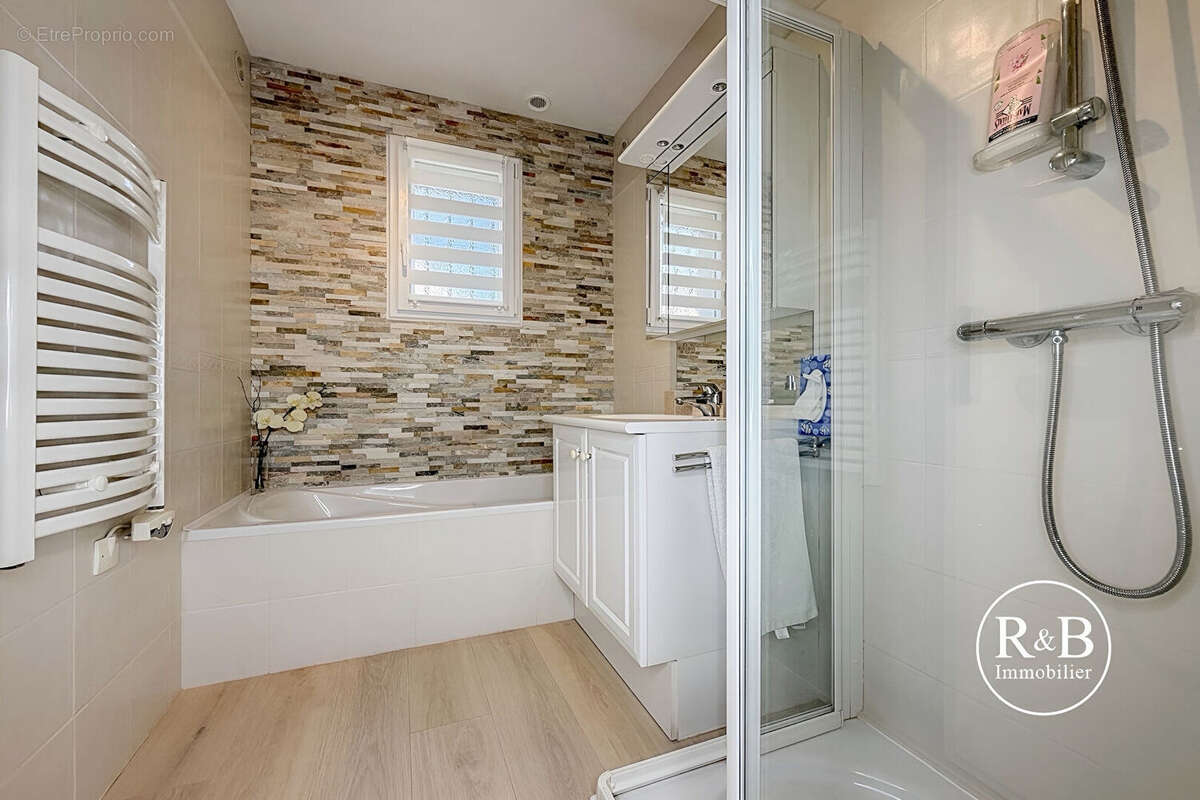 Maison à LES CLAYES-SOUS-BOIS