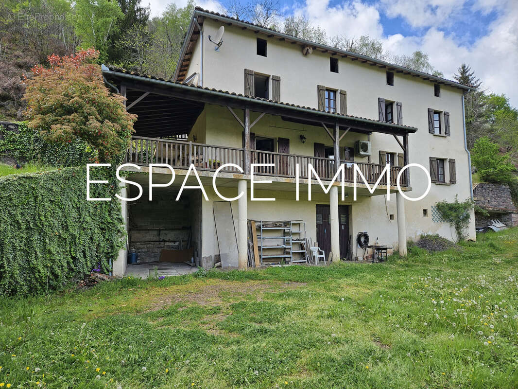 Maison à LIVINHAC-LE-HAUT