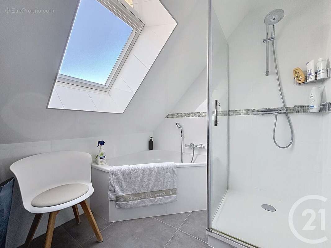 Maison à VAUX-LE-PENIL