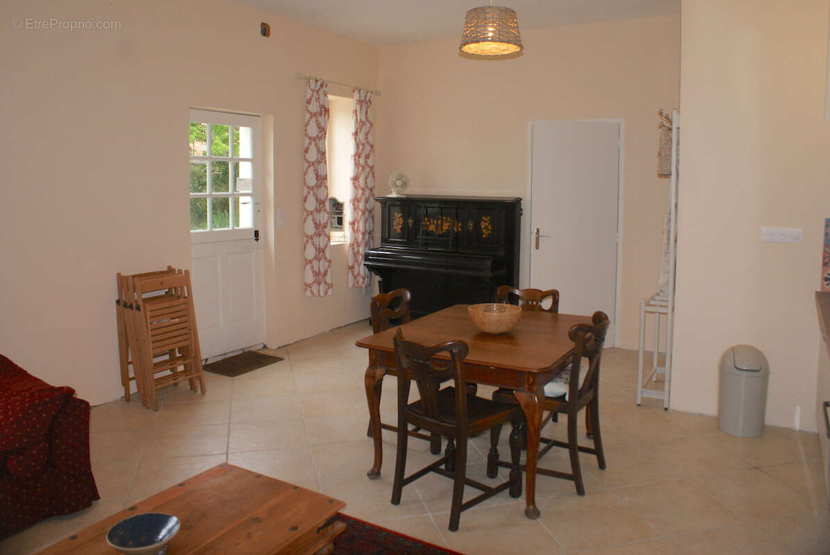 Maison à MONTLIEU-LA-GARDE