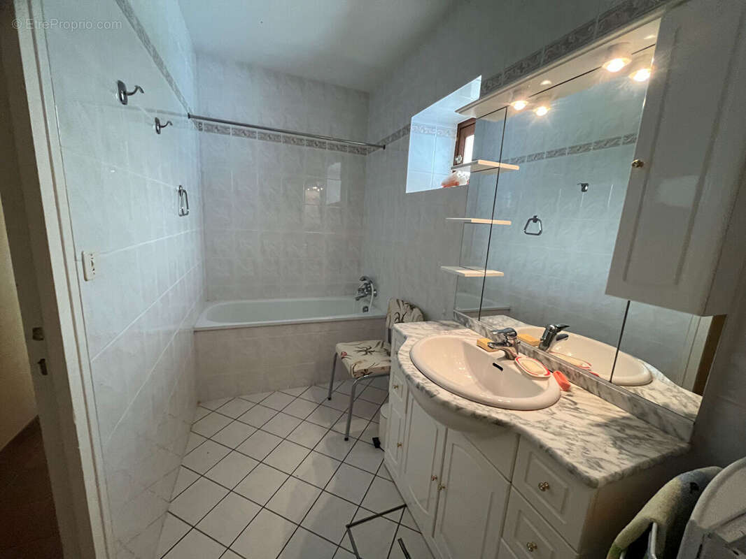 Ensemble immobilier avec dépendances - 229 m2 - photo 5