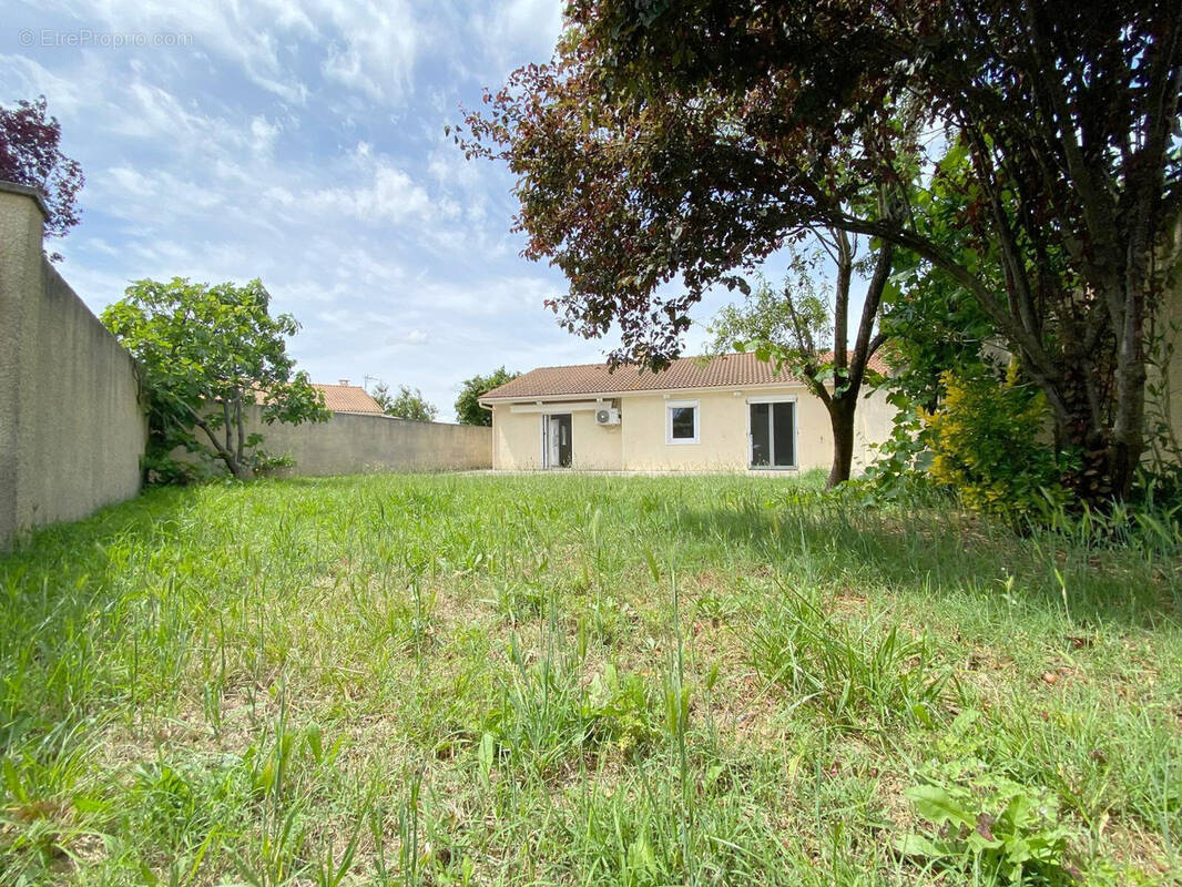 Maison à GRANGES-LES-BEAUMONT