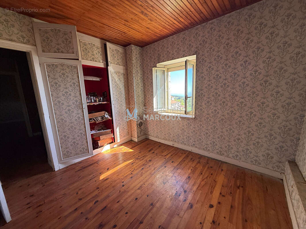 Maison à SAINT-BONNET-LE-COURREAU