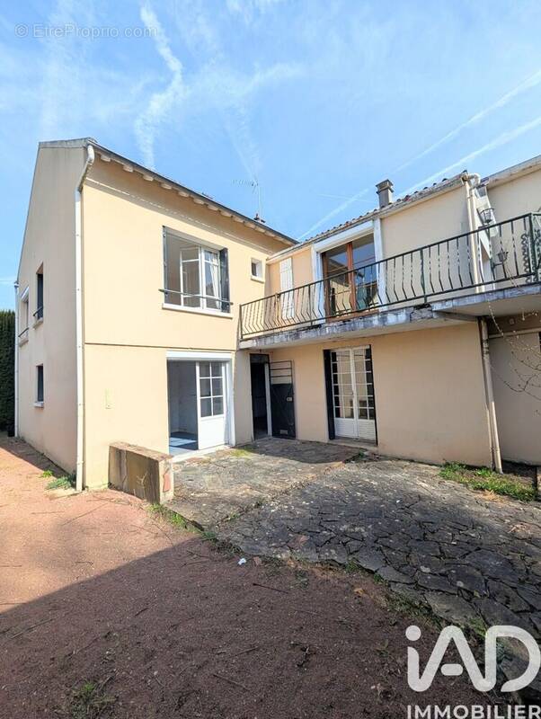 Photo 1 - Maison à CHEVRIERES