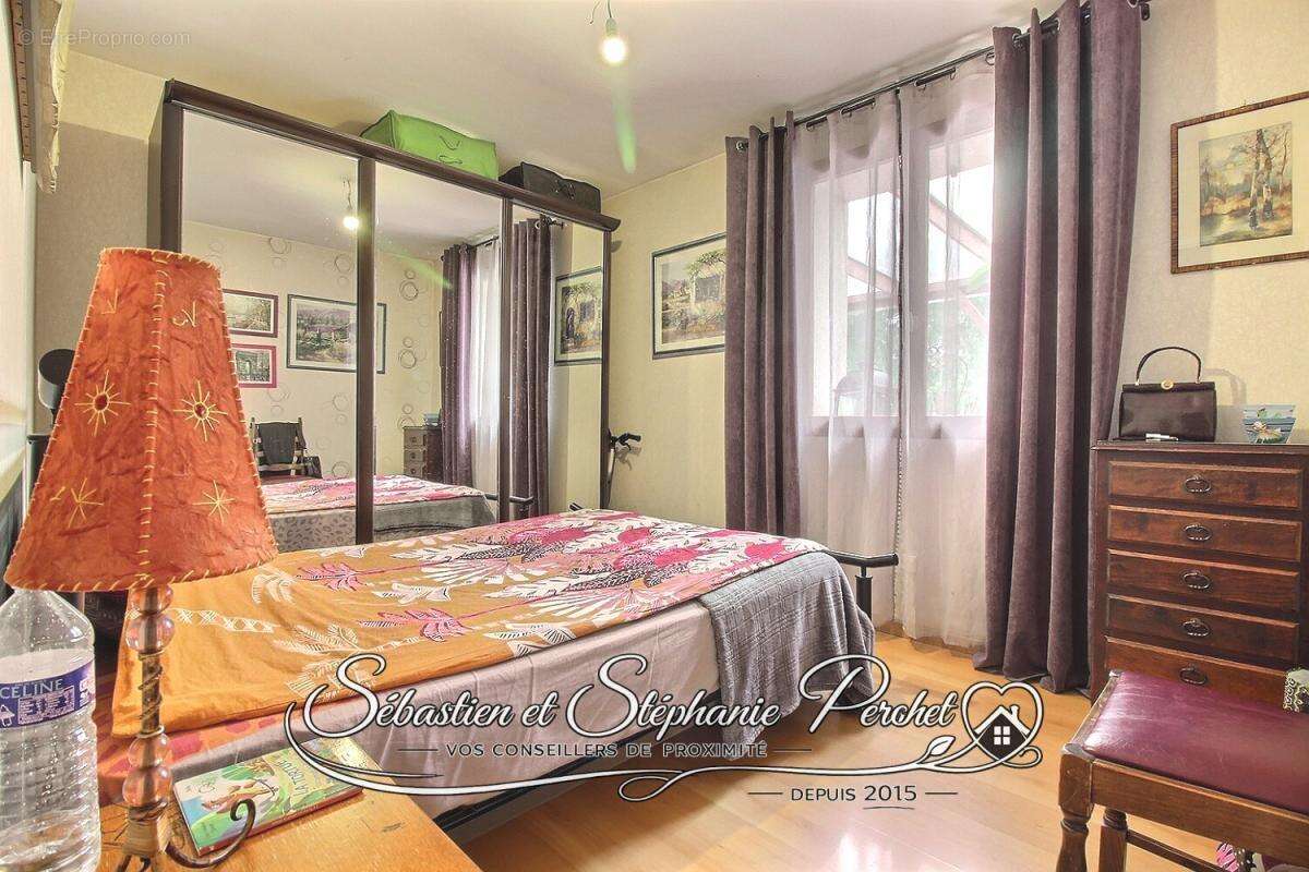 EXCLUSIVITE: Ensemble de 2 Maisons sur un terrain d'environ 1672 m2 - photo 7