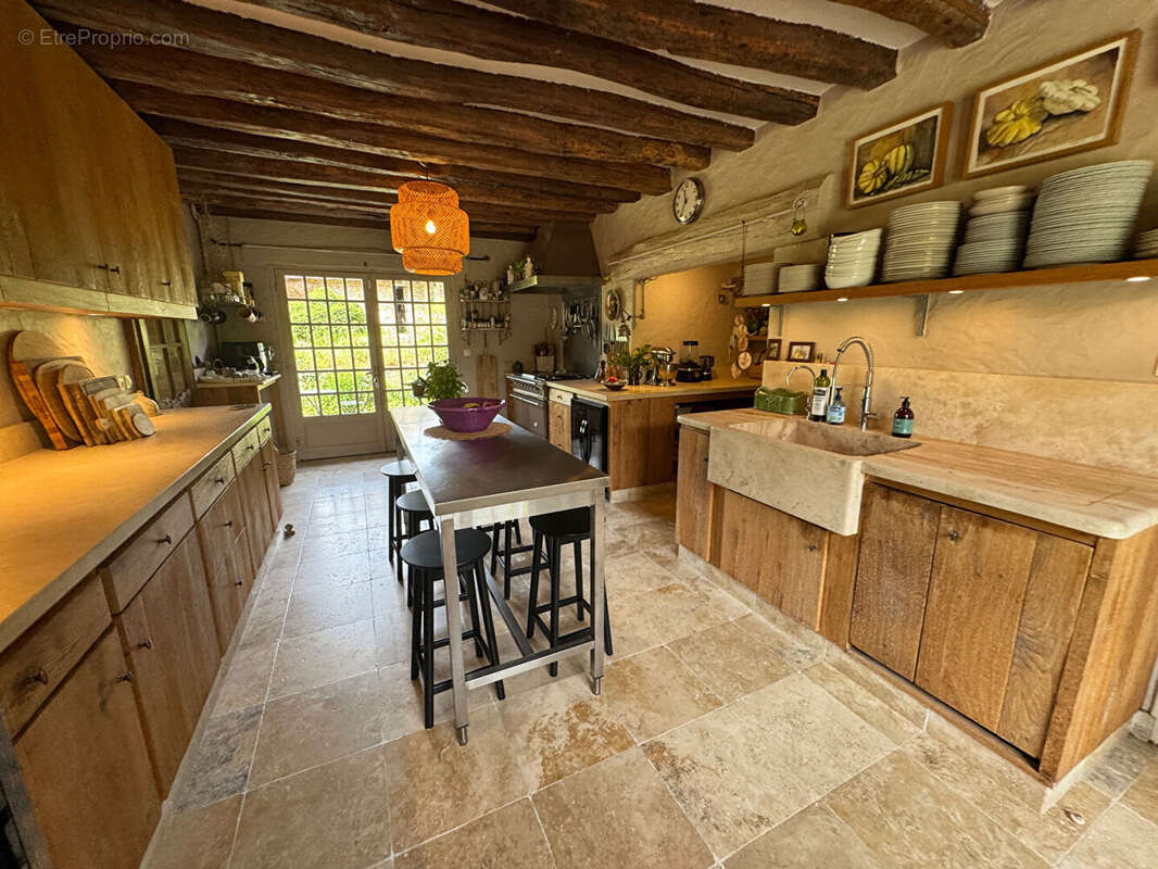 Belle propriété ancienne avec 3 corps de bâtiments  MONTFORT L 'AMAURY  12 pièces 340 m2 - photo 5