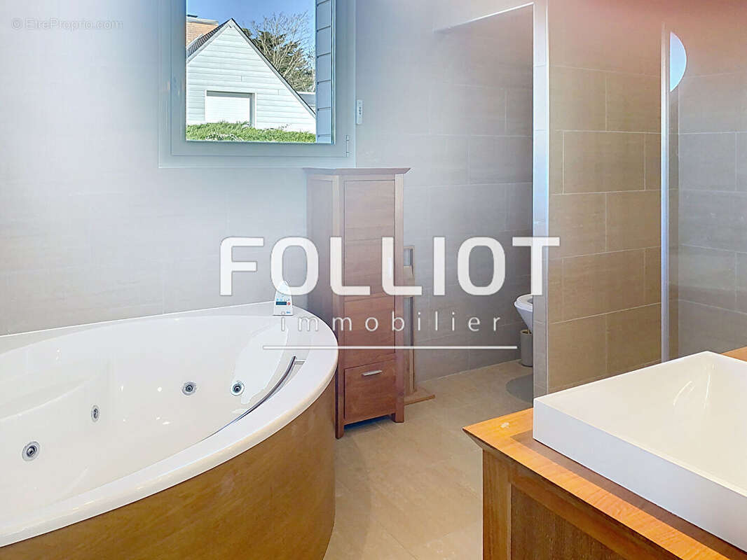 Maison à AGON-COUTAINVILLE