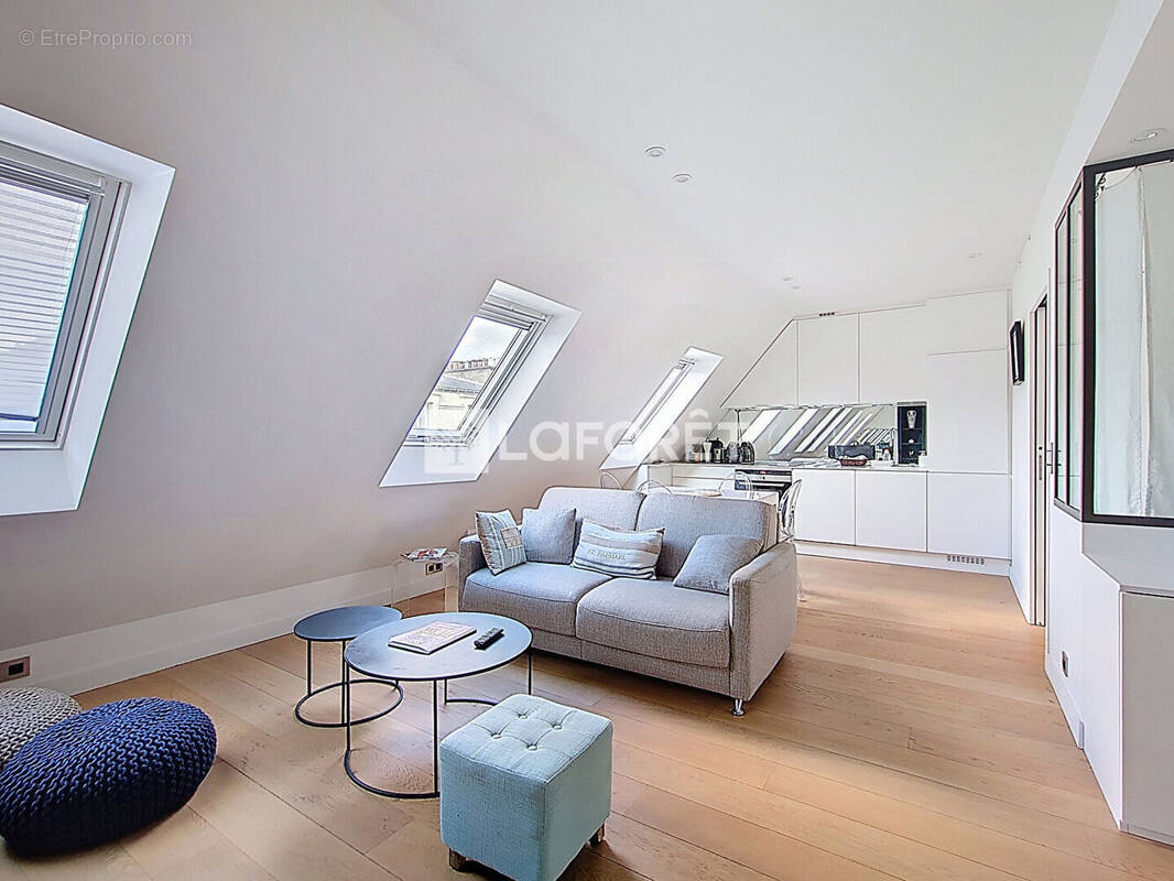 Appartement à PARIS-8E