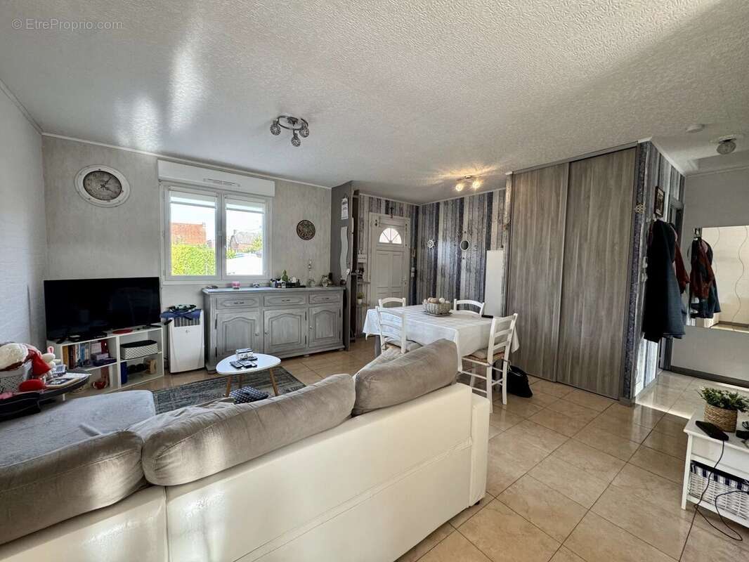 Maison à GOUZEAUCOURT