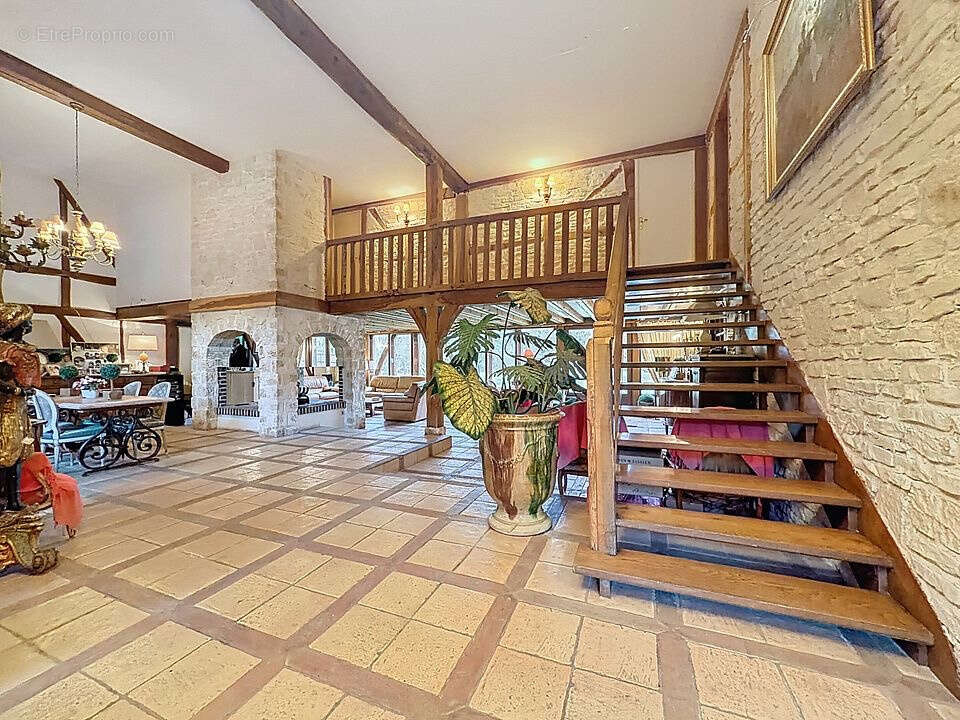 Maison de caractere de 327m2 - photo 4