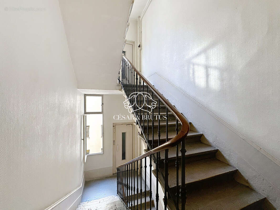 Cage d'escalier - Appartement à LYON-2E