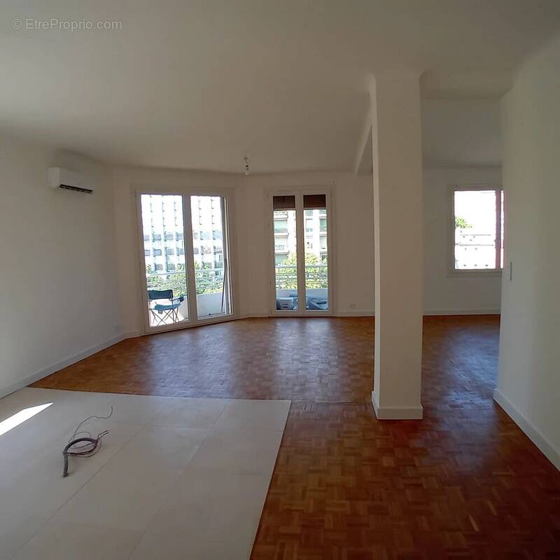 Photo 1 - Appartement à MARSEILLE-8E