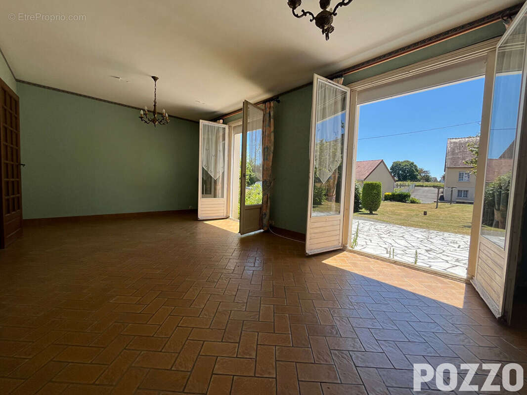 A Vendre - Saint Hilaire Du Harcouet - Maison 6 pièce(s) 114 m² - Vie de plain-pied - Proximité des services - photo 4